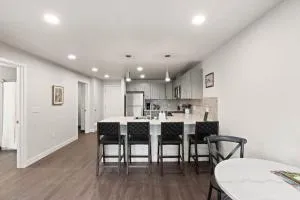 Spacious, King Bed, w Pool Table & Brunch Below! 303 - Spokane