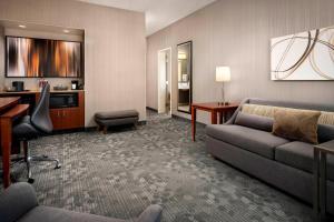 One-Bedroom King Suite room in Courtyard by Marriott Phoenix Mesa