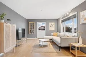 Modern apartment with wifi and new furniture - Free parking - Apartment 3 - Åkrehamn