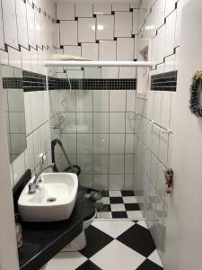 Casa na praia com piscina centro de Mongaguá