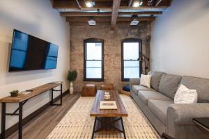 Walkable Downtown Loft with King Bed & Self Check in