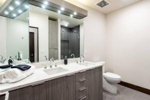 Walkable Downtown Loft with King Bed & Self Check in