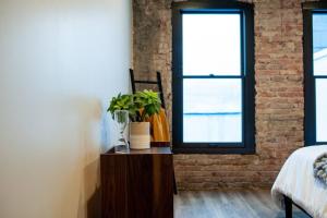 Walkable Downtown Loft with King Bed & Self Check in