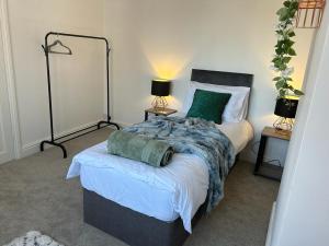 6 bedroom house - Pool table - Contractors - Crew