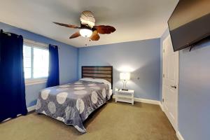 Put-in-Bay Waterfront Condo #109