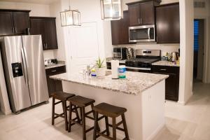 Spacious 3BR Home - Pool, Playground, EV Station L2, Near Freeway, Free Parking