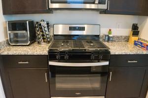 Spacious 3BR Home - Pool, Playground, EV Station L2, Near Freeway, Free Parking