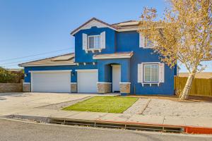 Pool Table and Charcoal Grill Home in Victorville!