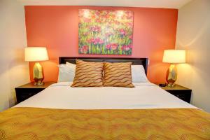 One-Bedroom Apartment room in Grand Crowne Resort by Capital Vacations