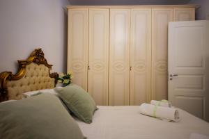 Giallo Napoletano Home