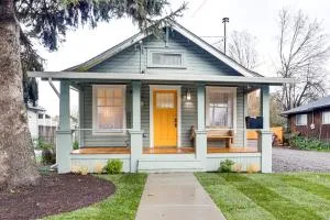 Walkable Location Quaint Cottage in Forest Grove! - Cornelius