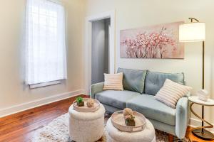 Walkable Location Quaint Cottage in Forest Grove!