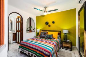 Authentic Condo - Zona Romantica