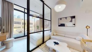 Loci Residences - Vibrant Studio in JVC