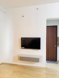 Eagles Nest Beautiful 2 BHK AC flat Baner Pune