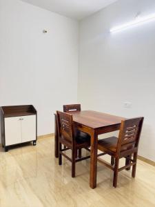 Eagles Nest Beautiful 2 BHK AC flat Baner Pune