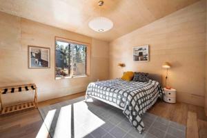 Modern Flagstaff Wood Cabin Home Forest Views