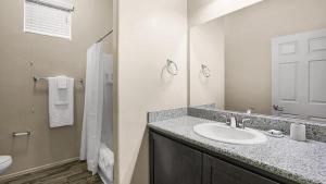 Landing at The Briarly - 2 Bedrooms in Westside