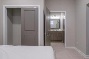 Landing at The 600 - 1 Bedroom in Fountain Heights