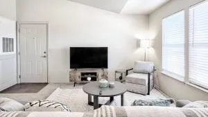 Landing at The Reserve at Elm - 1 Bedroom in Jenks - Glenpool