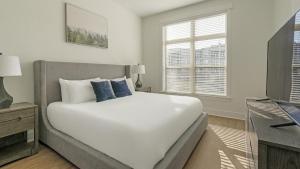 Landing at Lofts at Weston Lakeside - 1 Bedroom in Cary