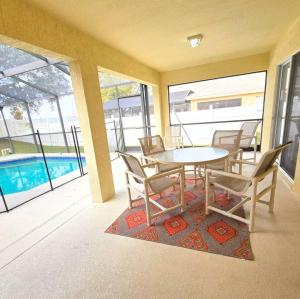 Joyful and Bright 4 Bedroom 3 Bathroom Pool Home