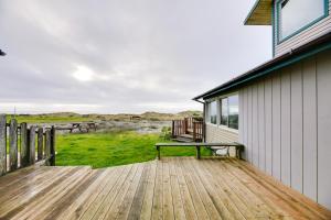 Sanderling Sea Cottages, Unit 1 with Deck!