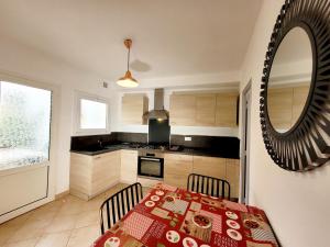 Studio a 400 m plage et piscine