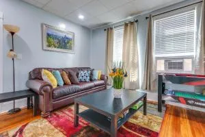 Updated Stoughton Apartment with Shared Yard! - 诺伍德