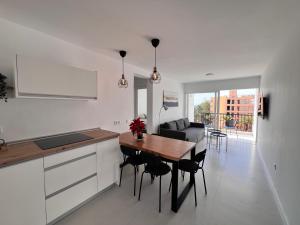 Seaview Modern Apartment in Downtown