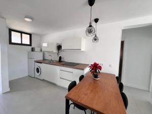 Seaview Modern Apartment in Downtown