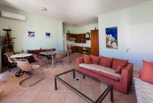 Μεγάλο Διαμέρισμα με ευρύχωρο μπαλκόνι στην Αθήνα