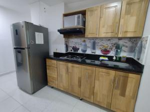 Apartamento en Laureles, cerca a Metro, Estadio Atanasio Girardot, plaza de toros la Macarena rentalsOP AN04 - 3-звездочные отели в городе Медельин