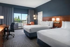 Double Room with Two Double Beds room in Courtyard by Marriott Phoenix Airport