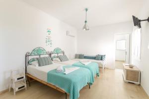 Family Room with Balcony room in Onira