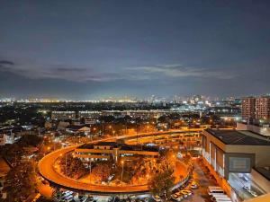 Azure 1BR citylights with netlfix near airport