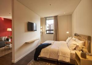 Caluce Apt 4C by Letoh