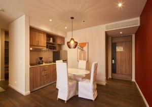 Caluce Apt 4C by Letoh