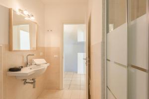 Elegant Residence Ea Bianca 2 Bedroom sleeps 6 plus extra bed available img19