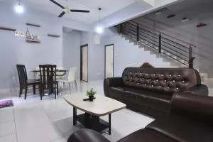 A Stylish 4BR Home with Private Pool - Kangkar Teberau