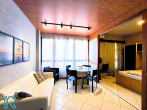 Flat Completo com cozinha no Melhor da Pituba, WIFI, Ar, Netflix, EDF Frente Mar, Piscina