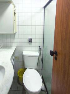 Flat Completo com cozinha no Melhor da Pituba, WIFI, Ar, Netflix, EDF Frente Mar, Piscina