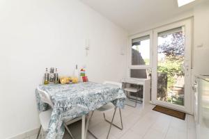 Apartamento con jardín privado