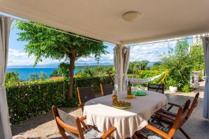 Apartment Njivice 5295b