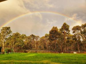Cosy, historic and affordable entire cottage - 3 bedroom, 2 bathroom - 5kms from Castlemaine, 2kms from Calder