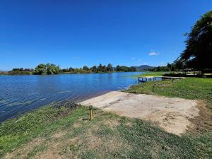 Acogedora Casa Frente al Lago Rapel