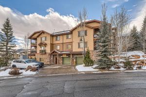 5569 Bear Hollow Hideaway! condo