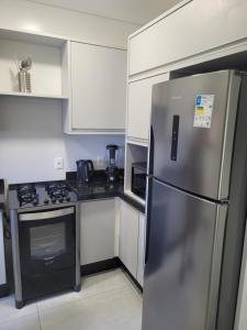 Apartamento 2 suítes luxo, piscina aquecida condomínio, próximo do mar