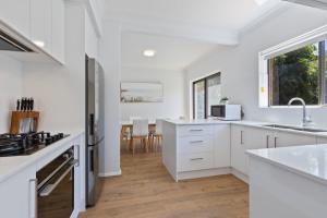 Elegant 3-Bed Home Steps from Sunny Glenelg Beach
