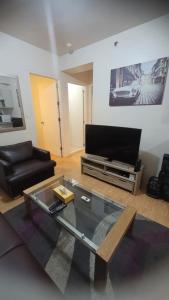 Penthouse - 2br in Avida Tower 1 - 500mbp WIFI!